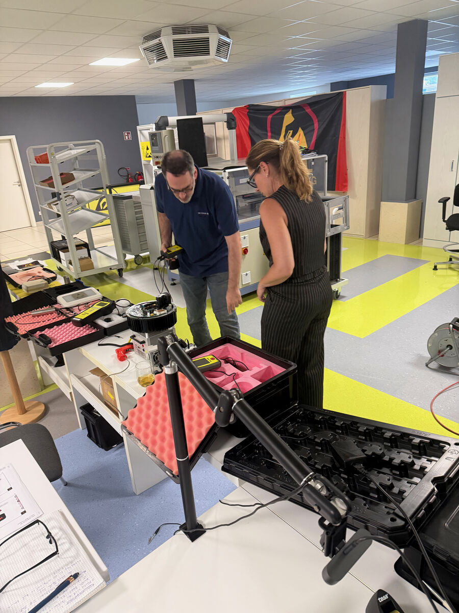 Hands-on at the ESD measurement station during training